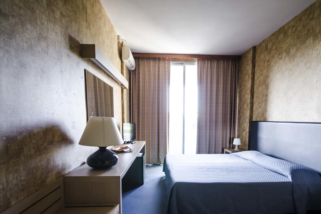 Grand Hotel Helios Tarquinia Bagian luar foto