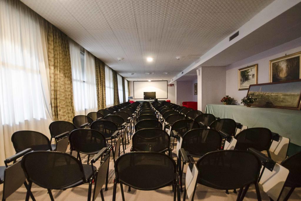 Grand Hotel Helios Tarquinia Bagian luar foto