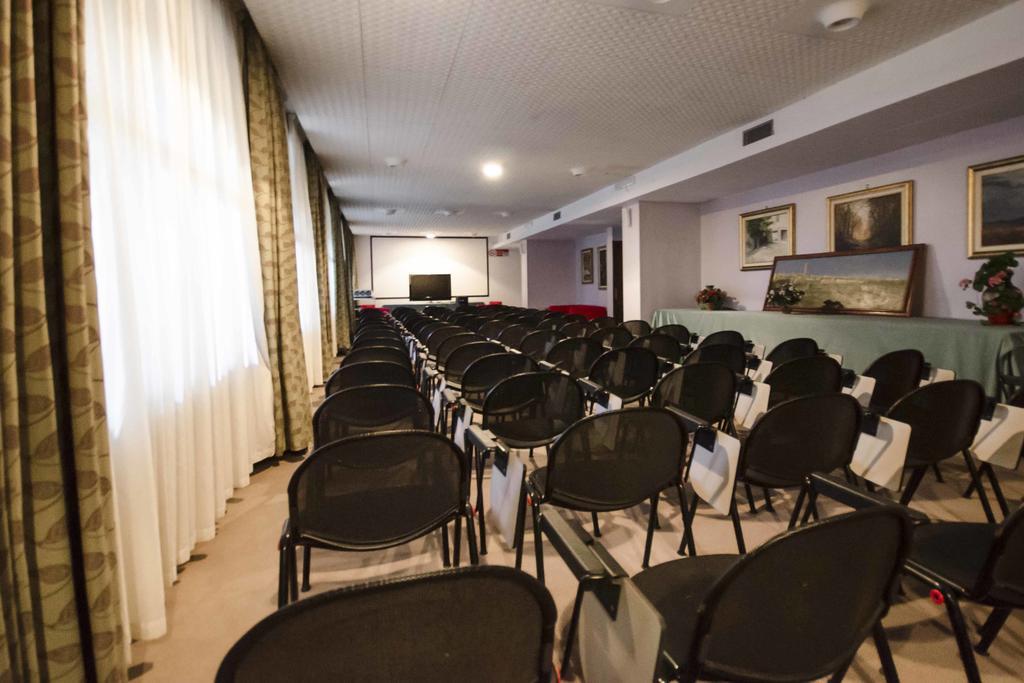 Grand Hotel Helios Tarquinia Bagian luar foto